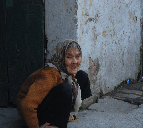 Old woman in Hanoi