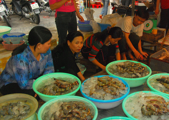 Market sellers, Hanoi